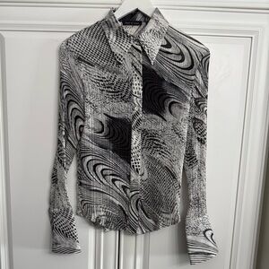 NWT Violet & Claire Medium Black Grey White Print Long Sleeve Button Down Blouse